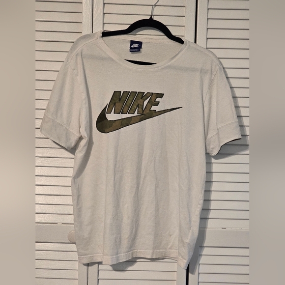 Nike Camo Logo Tee – White – Size L – Made in Turkey - Picture 4 of 9
